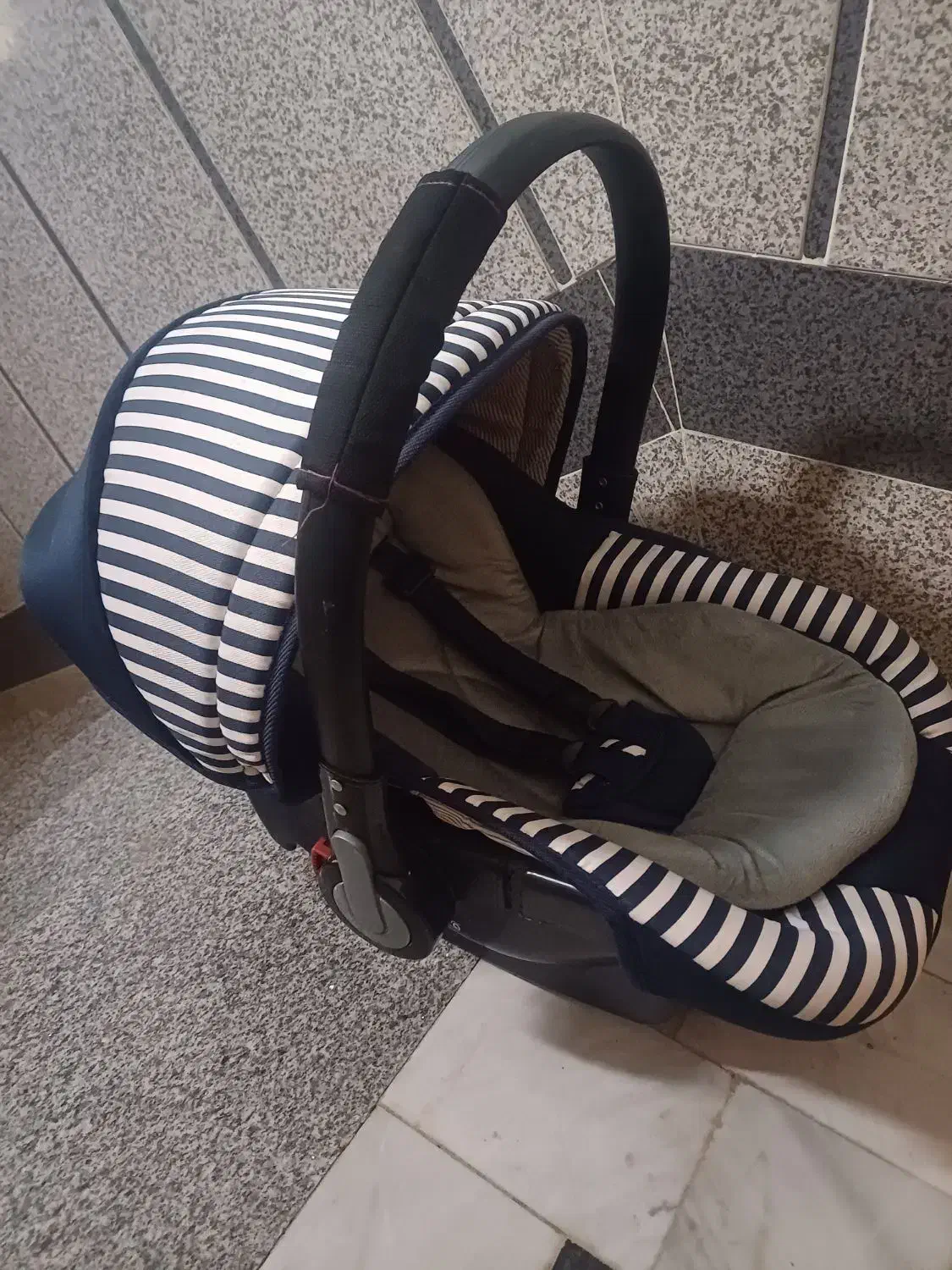 کریر|کالسکه و لوازم جانبی|قم, هفت تیر|دیوار