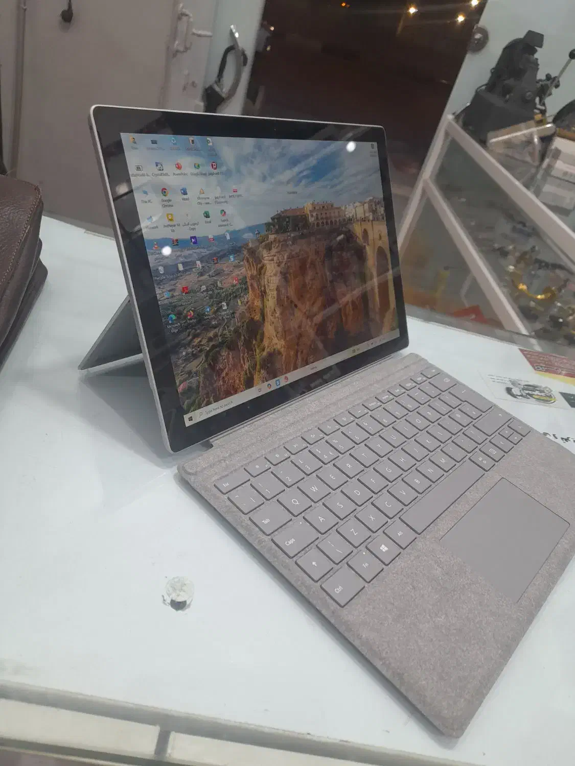 سرفیس7|رایانه همراه|شیراز, رکنآباد|دیوار