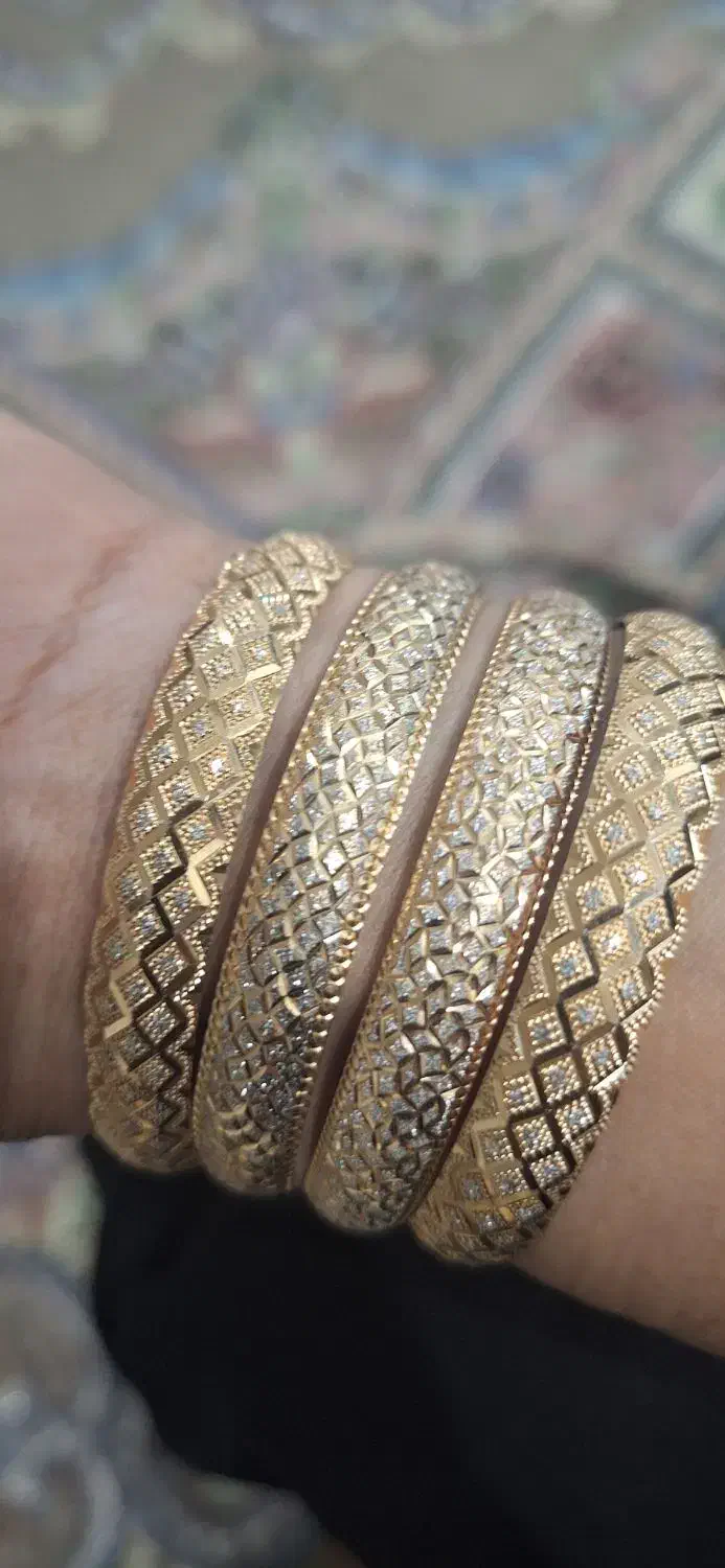 ۲۴ گرم طلای ۱۸ عیار النگو در حد ۲۵۰ بالای تابلو|جواهرات|کرج, حصارک بالا|دیوار