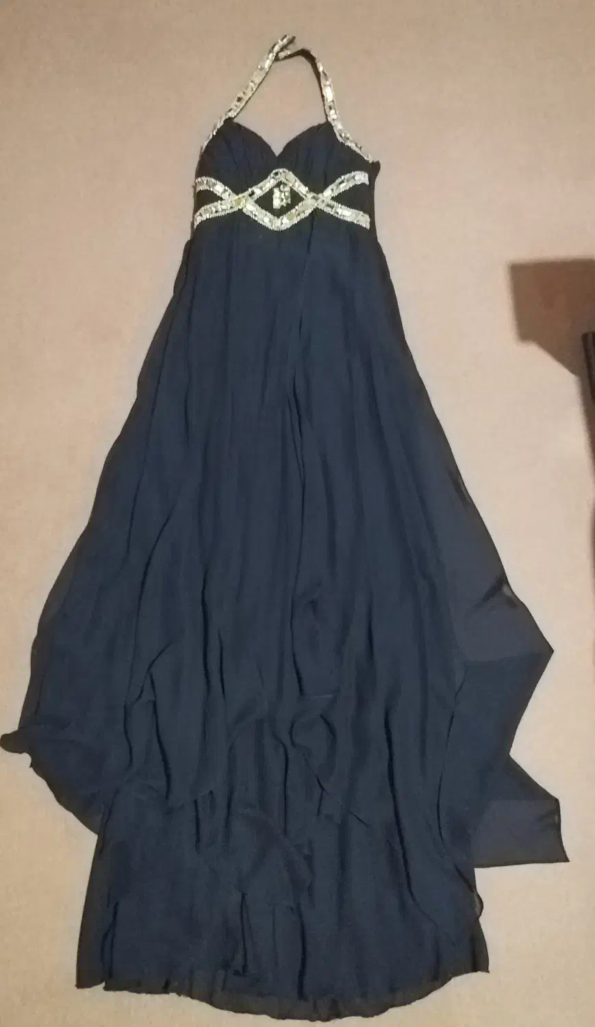 لباس مجلسی|لباس|رویان, |دیوار