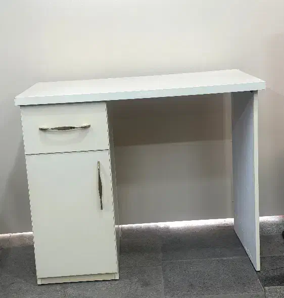 میز ناخن در حد نو ، جنس فایبرگلاس|آرایشگاه و سالنهای زیبایی|ابهر, |دیوار