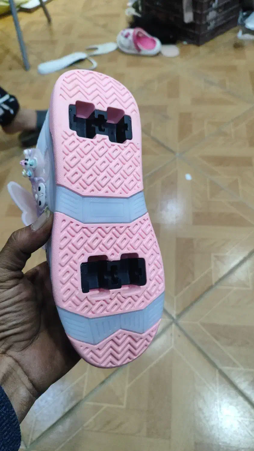 انلاین شاپ ها ببینند|کیف، کفش، کمربند|شیراز, سینما سعدی|دیوار