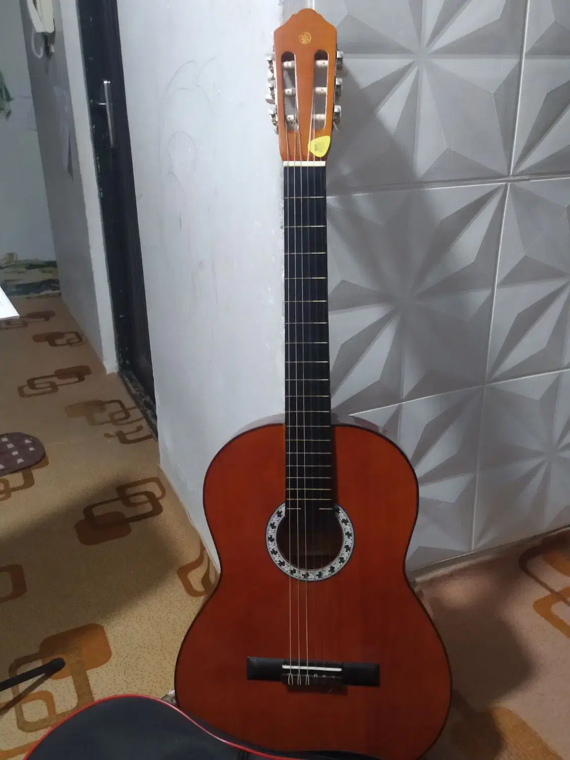 گیتار یاماها C40|گیتار، بیس، امپلیفایر|کلاچای, |دیوار