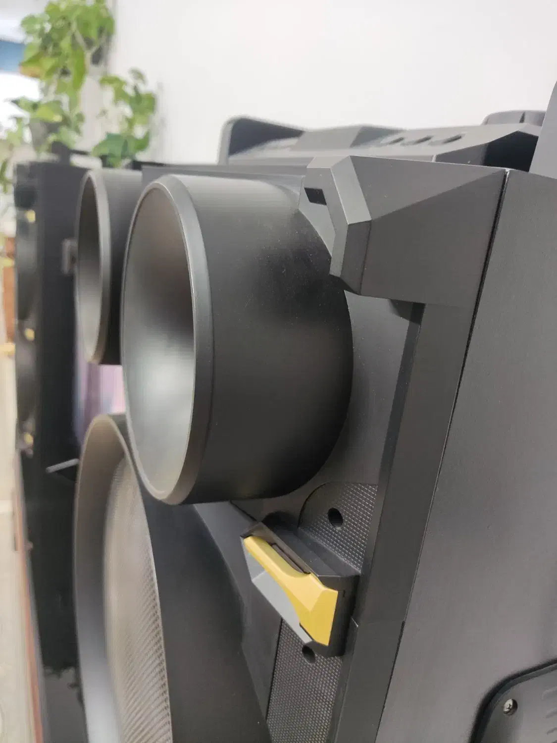 اسپیکر|سیستم صوتی خانگی|تربت جام, بیست متری منبع آب|دیوار