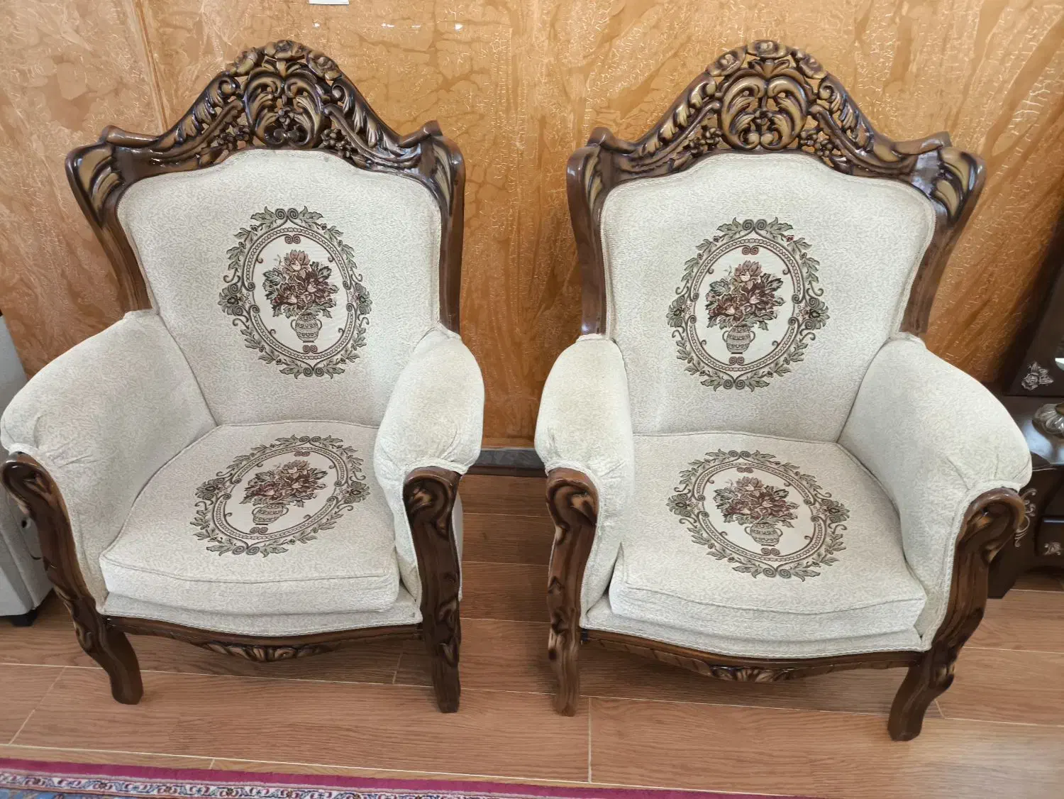 مبلمان|مبلمان خانگی و میز عسلی|سمنان, |دیوار