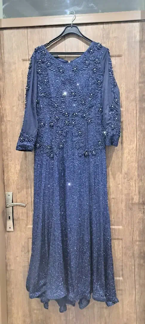 لباس مجلسی|لباس|صومعهسرا, |دیوار