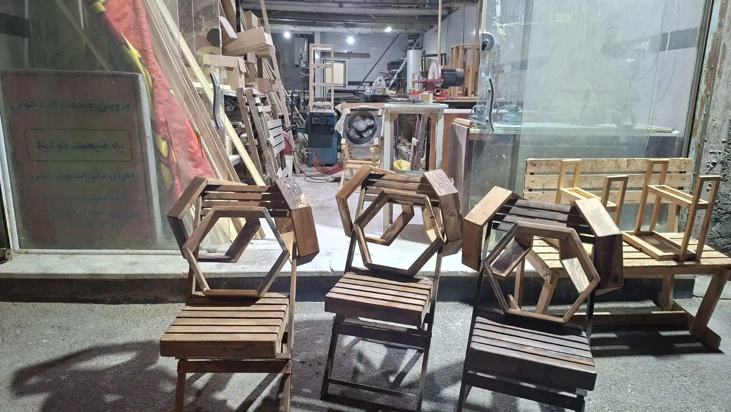 شلف دیواری و کافی بار چوبی|کتابخانه، شلف، قفسههای دیواری|محمدشهر, ولدآباد بزرگ|دیوار