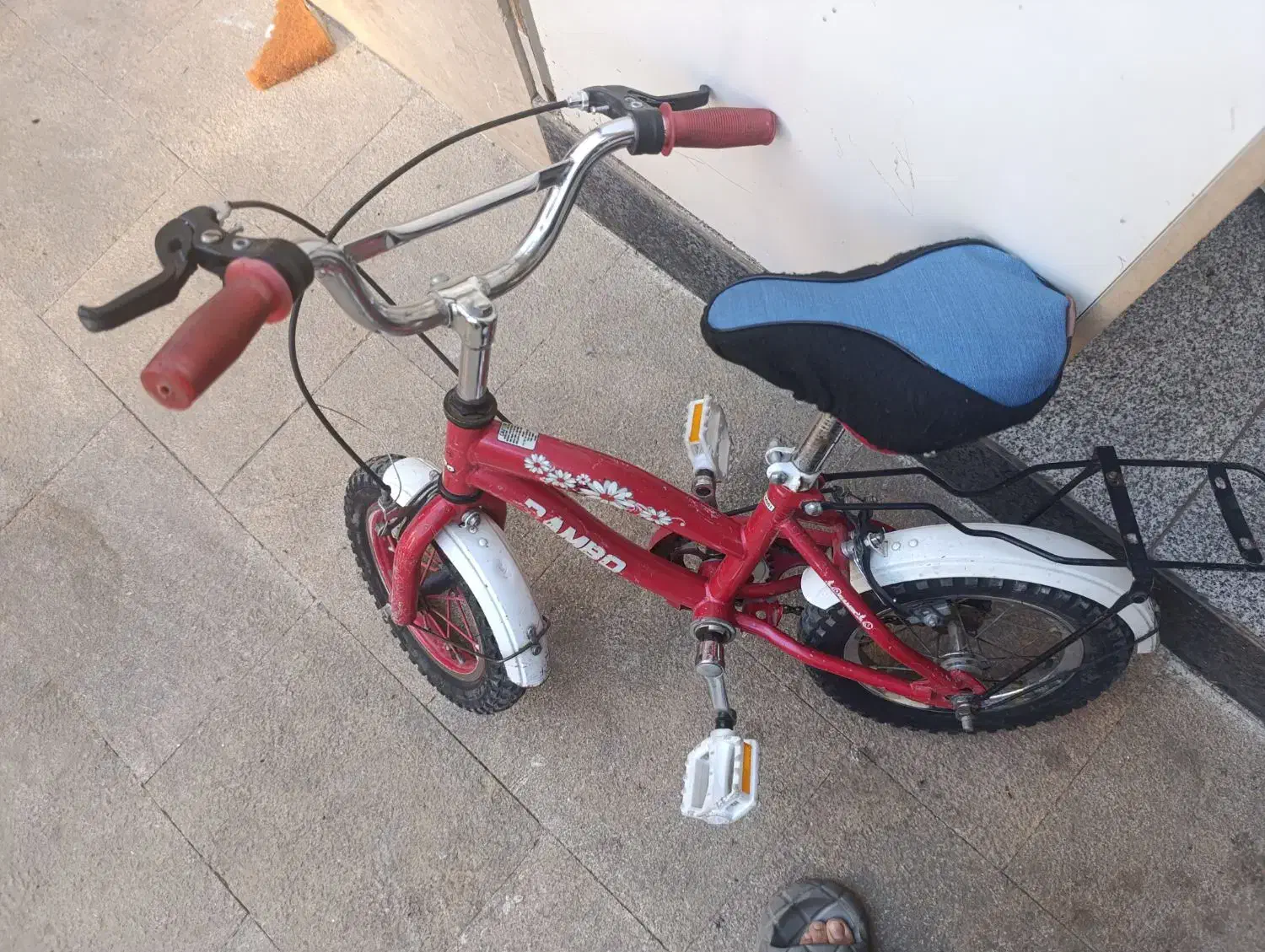 دوچرخه دوازده و هیجده|دوچرخه، اسکیت، اسکوتر|بومهن, |دیوار