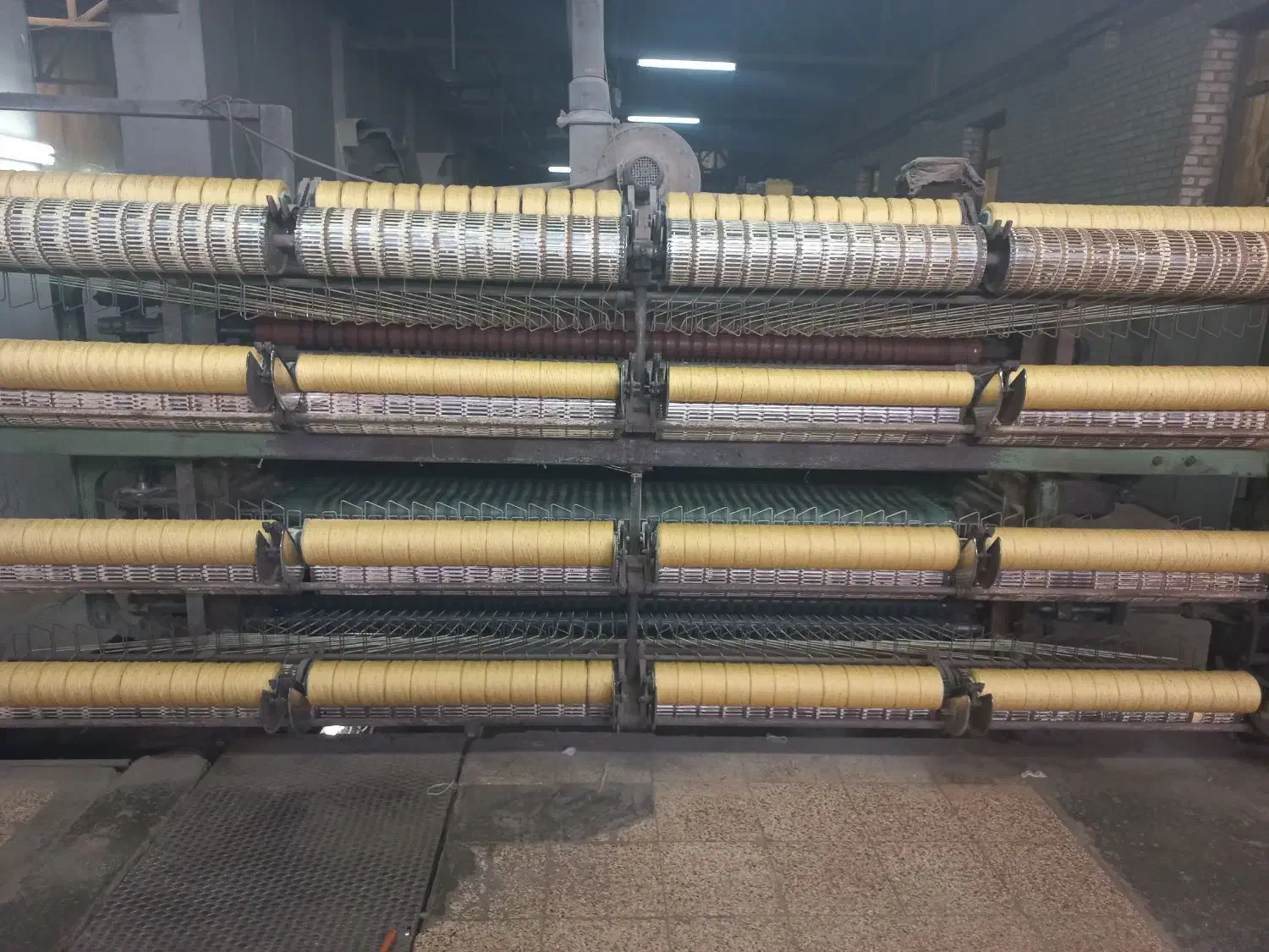 ریسندگی نخ پشم و الیاف پتو و فرش|چرخ خیاطی و ریسندگی|مشهد, ایثارگران|دیوار