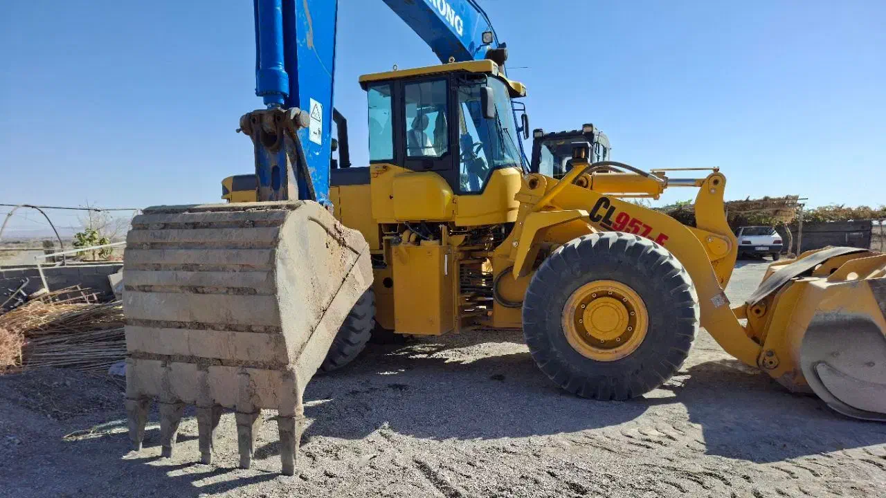 بیل مکانیکی فروشی یا همکاری و حفاری استخر|ماشین‌آلات صنعتی|کاشمر, |دیوار