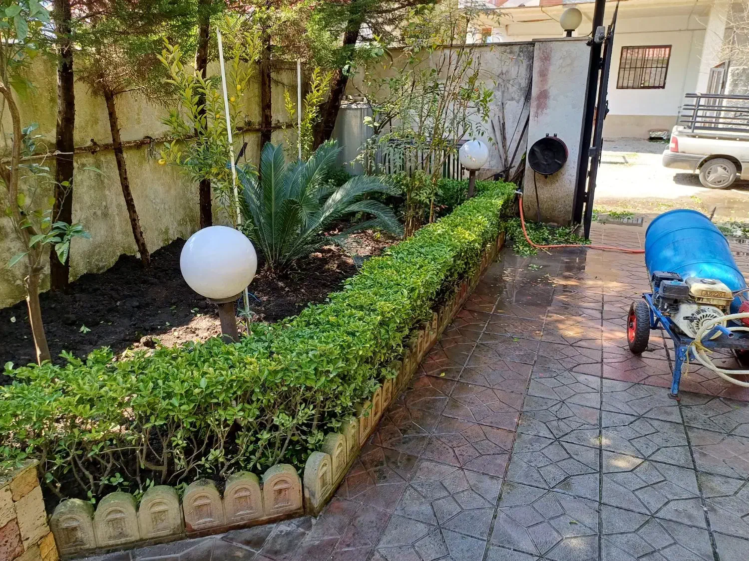 خدمات باغچه شامل هرس سمپاشی علف تراشی نگهداری باغ|خدمات باغبانی و درختکاری|نوشهر, |دیوار