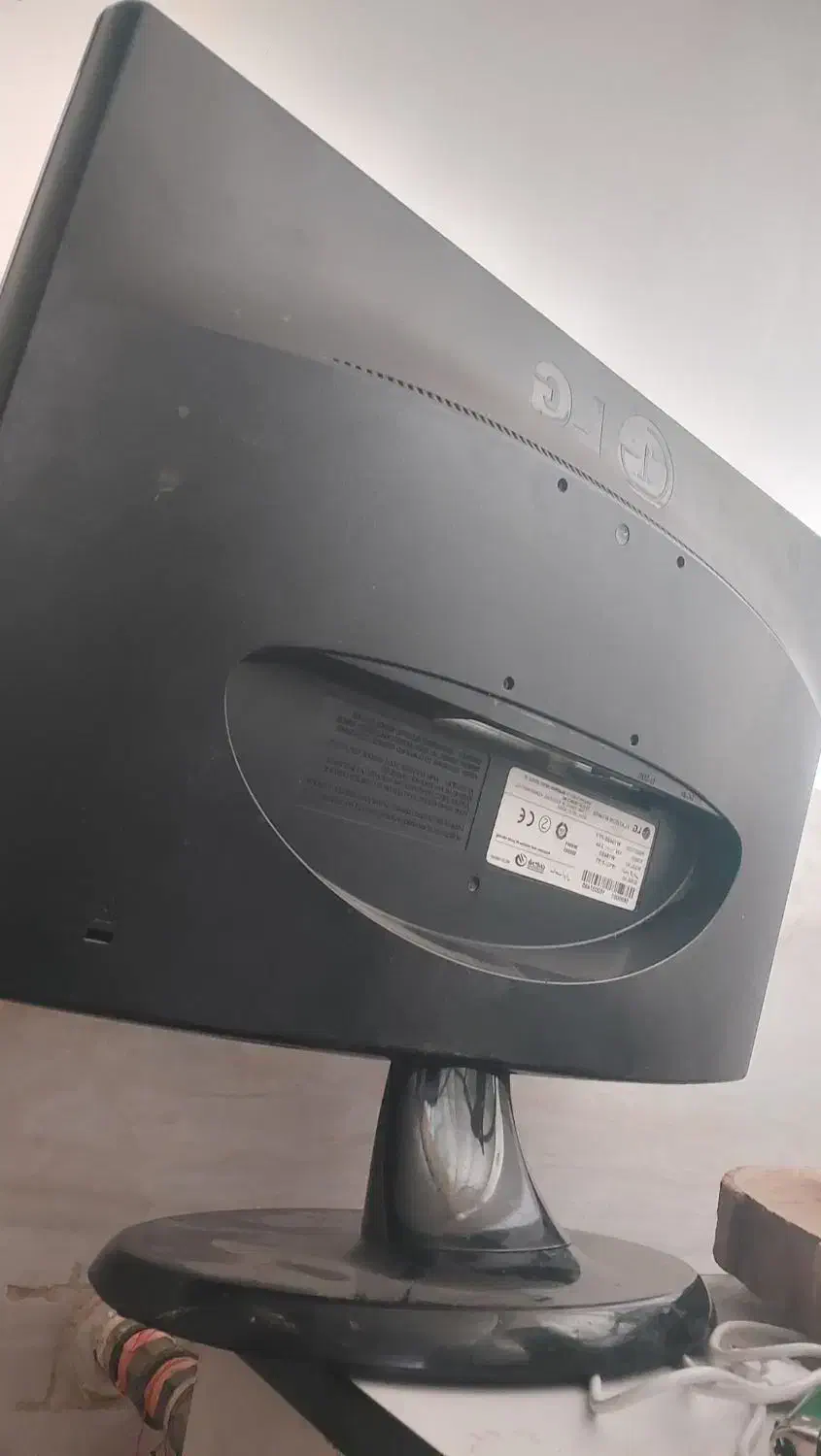 مانیتور ۱۹ اینچ LG|تلویزیون و پروژکتور|شیراز, کوشک میدان|دیوار
