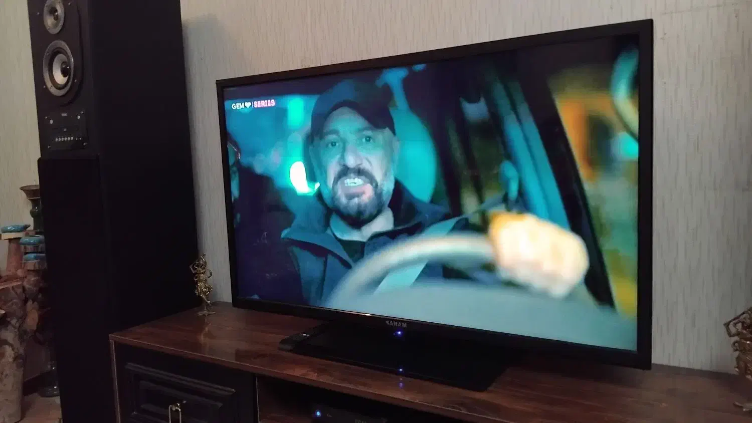 تلوزیون|تلویزیون و پروژکتور|مهاجران, |دیوار