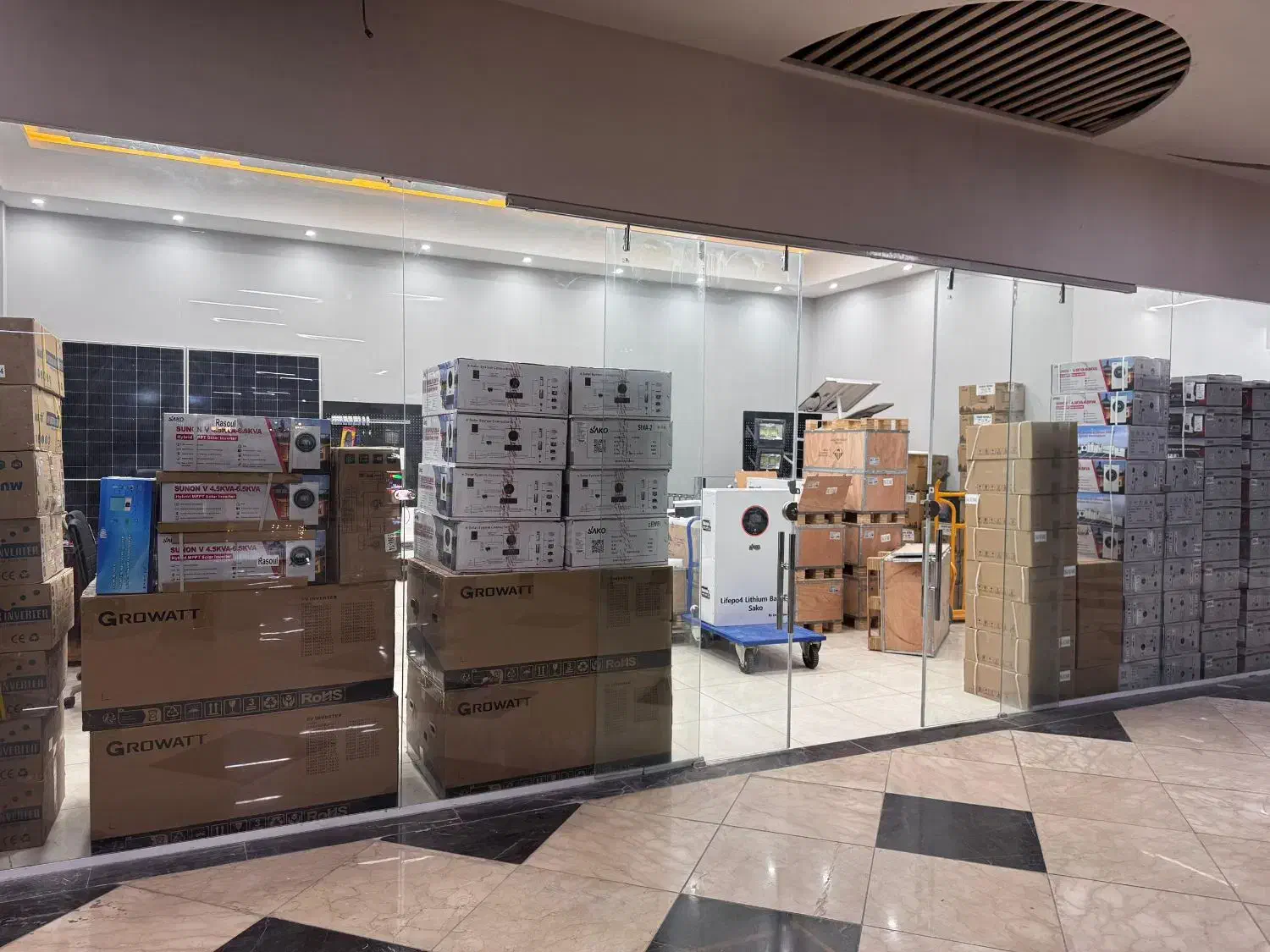 مغازه حداقل۵۰متری واقع درقاآنی شمالی(کهنه)|اجارهٔ مغازه و غرفه|شیراز, سیاه سنگ|دیوار