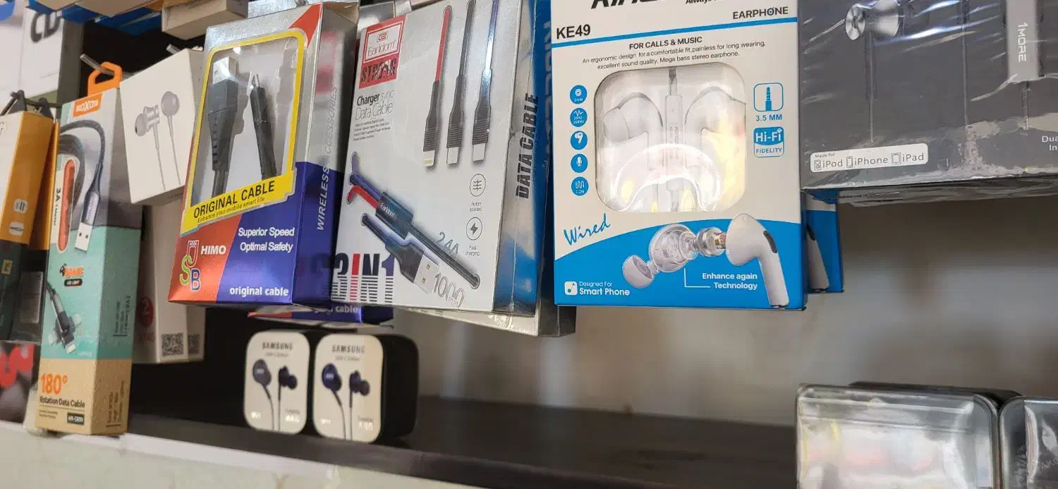 تعدای لوازم جانبی به صورت یکجا|لوازم جانبی موبایل و تبلت|هشتگرد, شهرک ولیعصر (مصلی)|دیوار