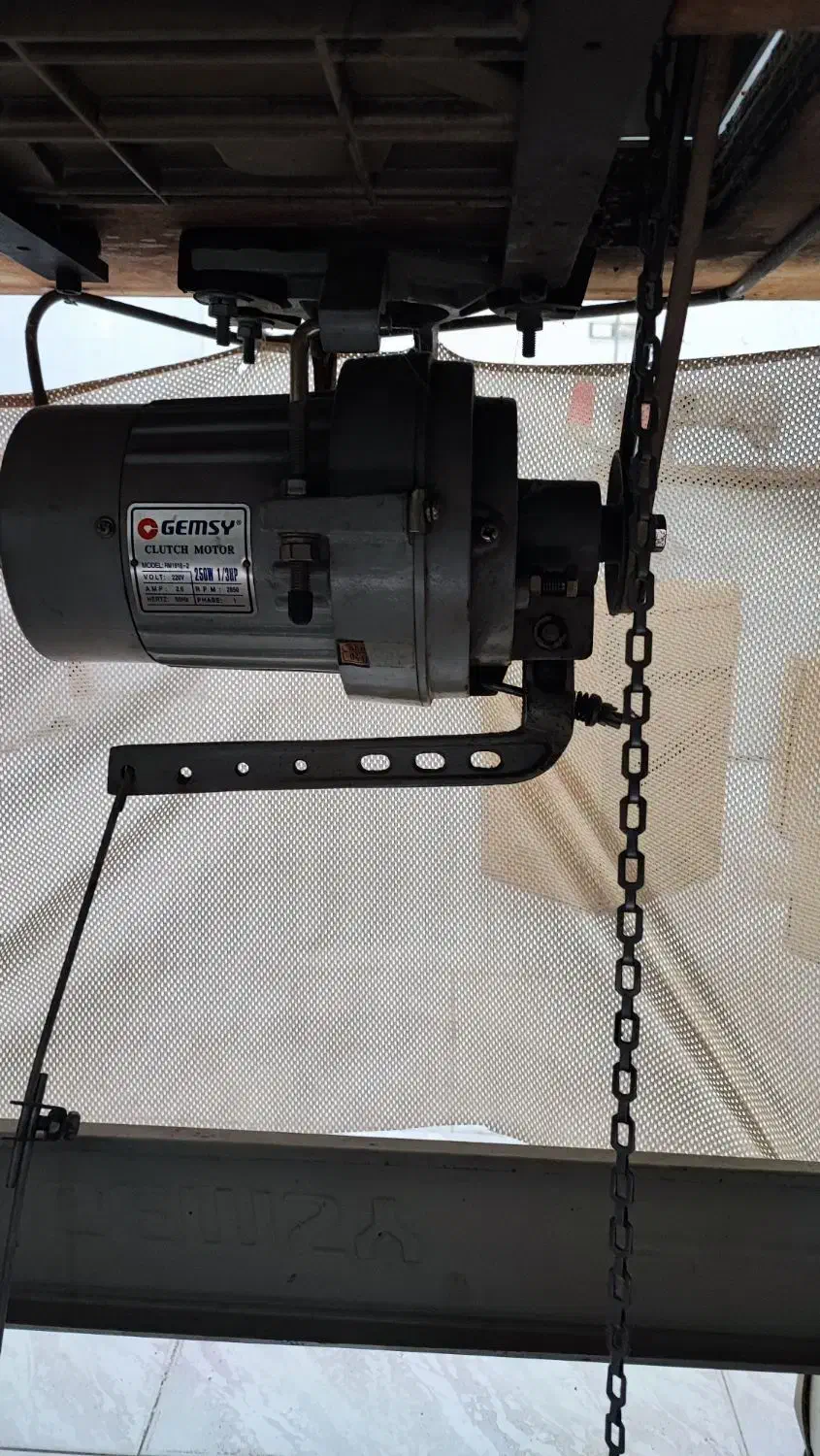 چرخ خیاطی صنعتی میان دوز|ماشین‌آلات صنعتی|آستارا, |دیوار