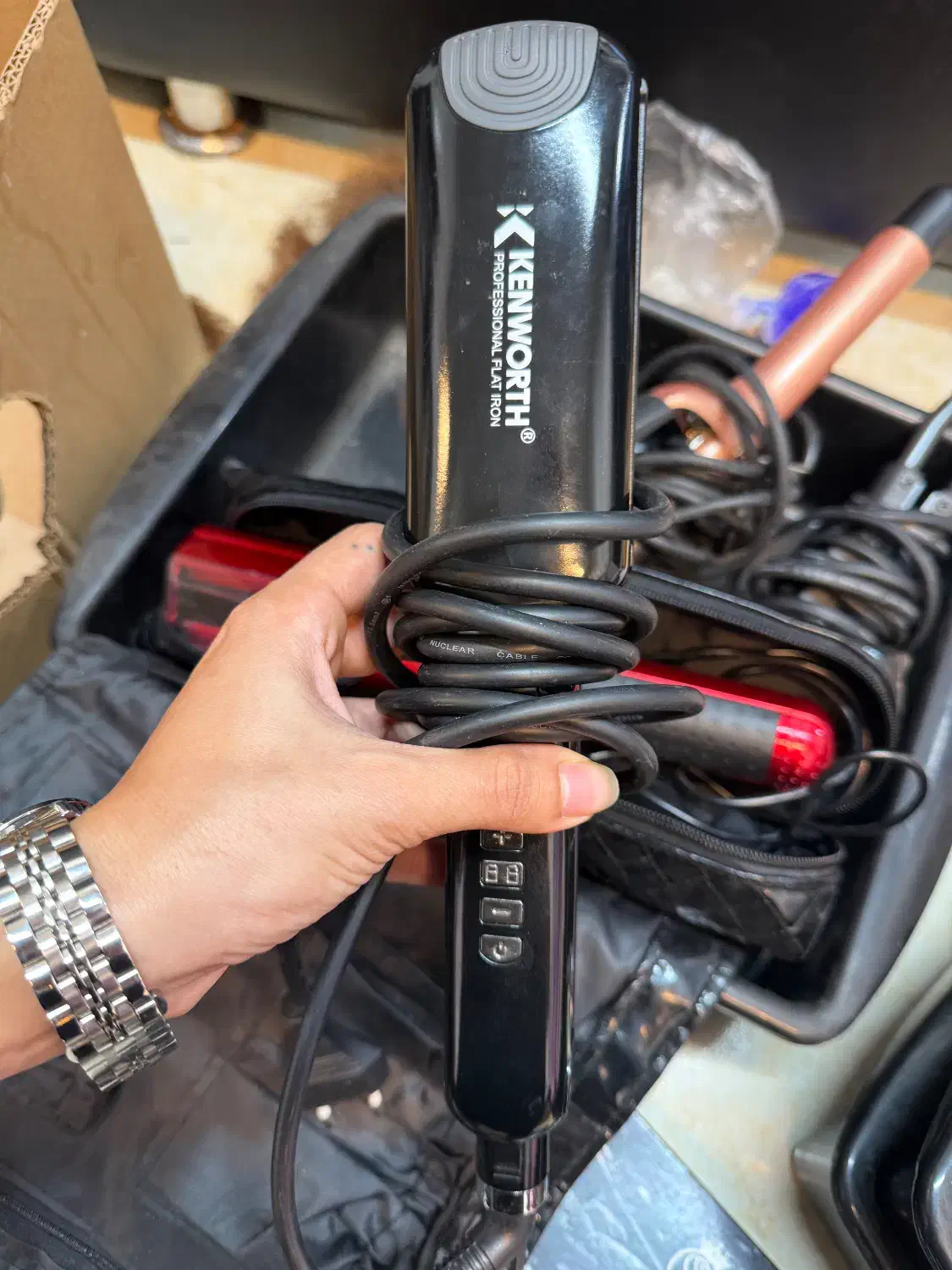 فروش فوری لوازم ارایشگاه بخاطره تغییر شغل|آرایشگاه و سالن‌های زیبایی|رشت, سعدی (تختی)|دیوار