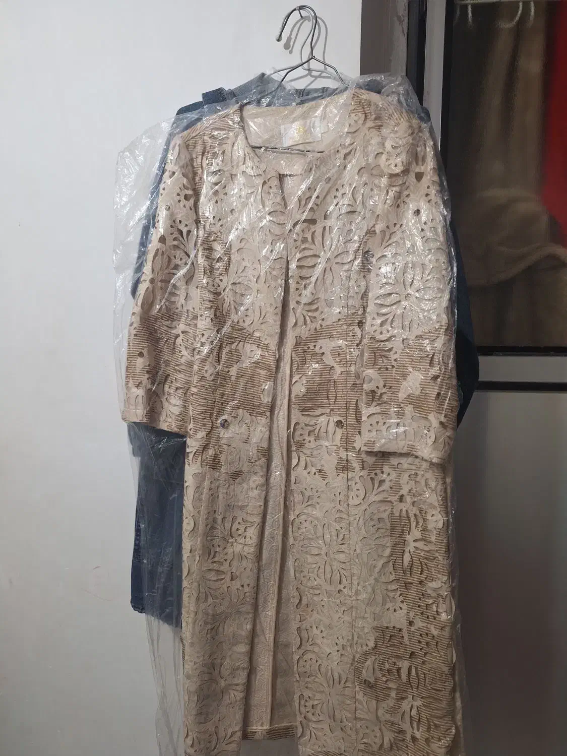 فروش پالتو و مانتو یک بار پوشیده شده|لباس|تاکستان, |دیوار