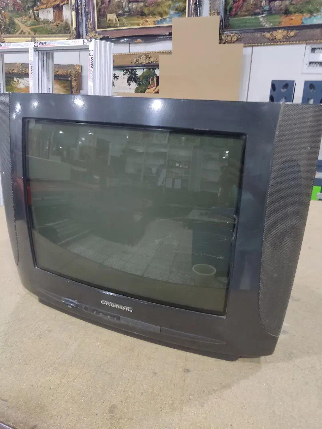 تلویزیون اییچ ۲۱|تلویزیون و پروژکتور|الوند, |دیوار