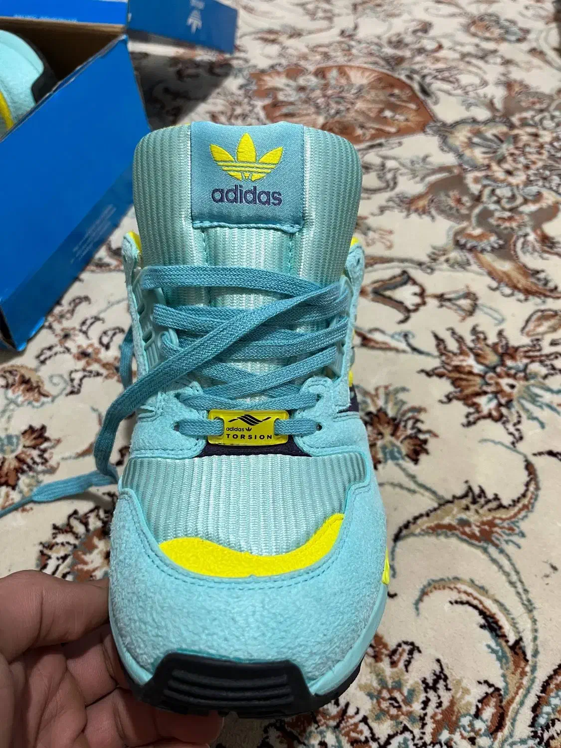 zx فیروزه‌ای|کیف، کفش، کمربند|رباط‌کریم, رباط‌کریم|دیوار