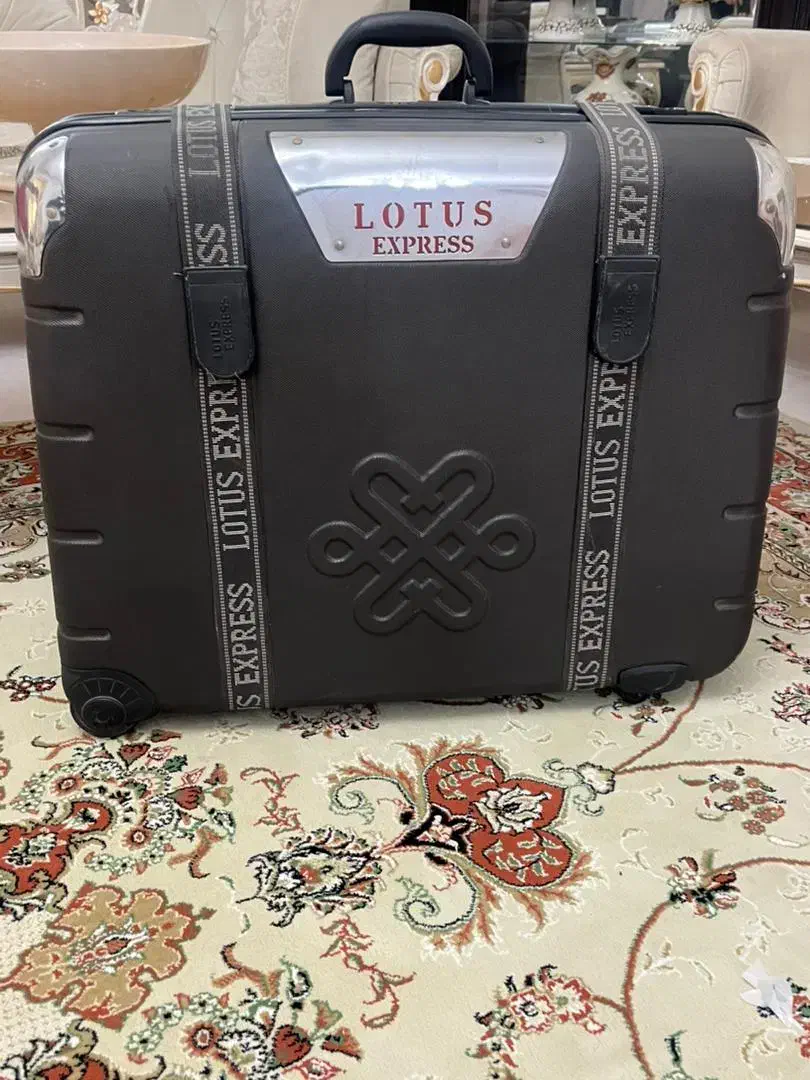 چمدان مسافرتی بزرگ|کیف، کفش، کمربند|ارومیه, |دیوار