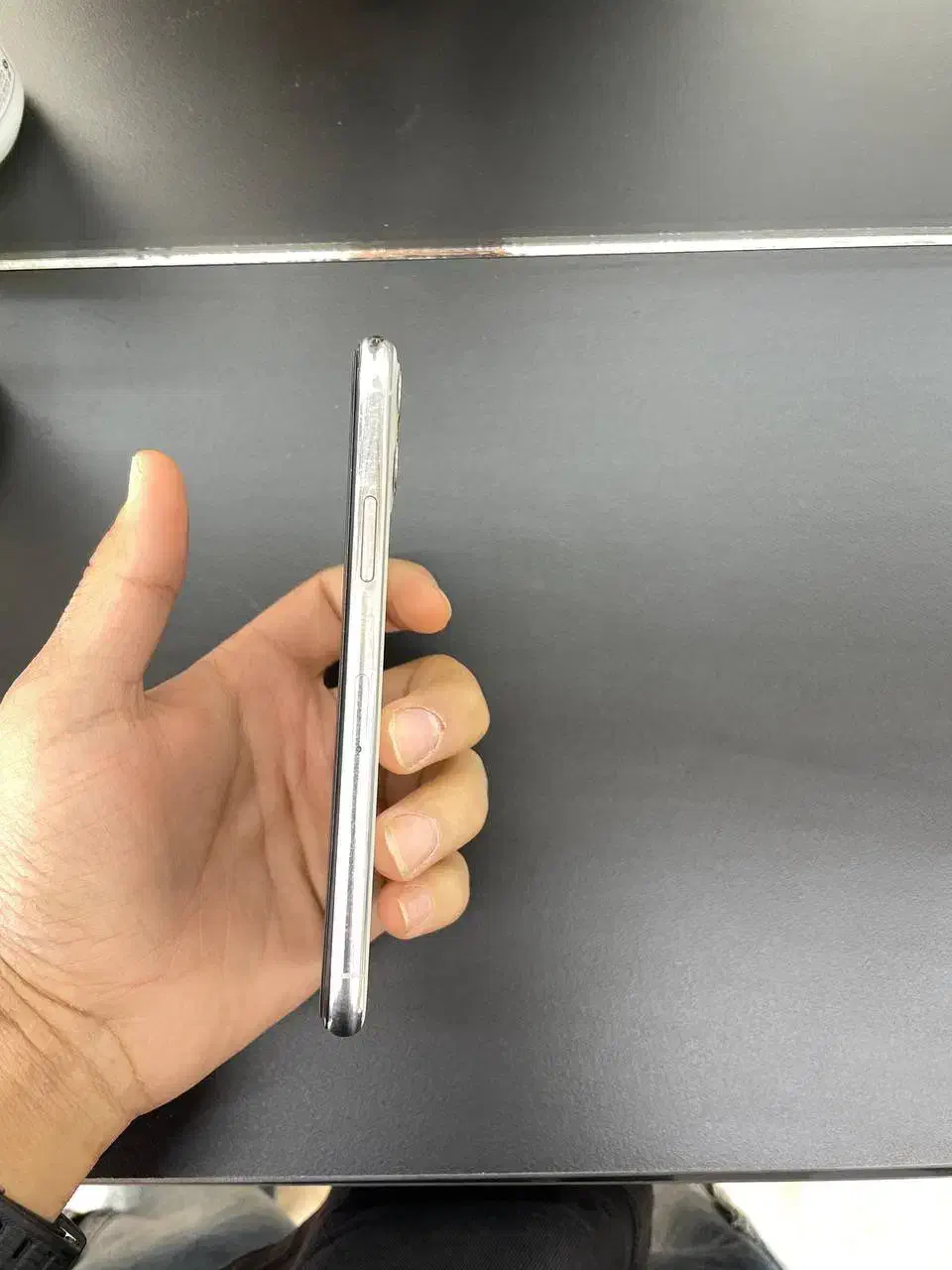 ایفون ۱۱پرو|موبایل|هشتگرد, هشتگرد قدیم|دیوار