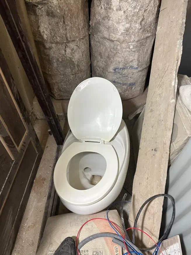 فروش دو عدد توالت فرنگی کاملا سالم|لوازم سرویس بهداشتی|شیراز, سجادیه|دیوار