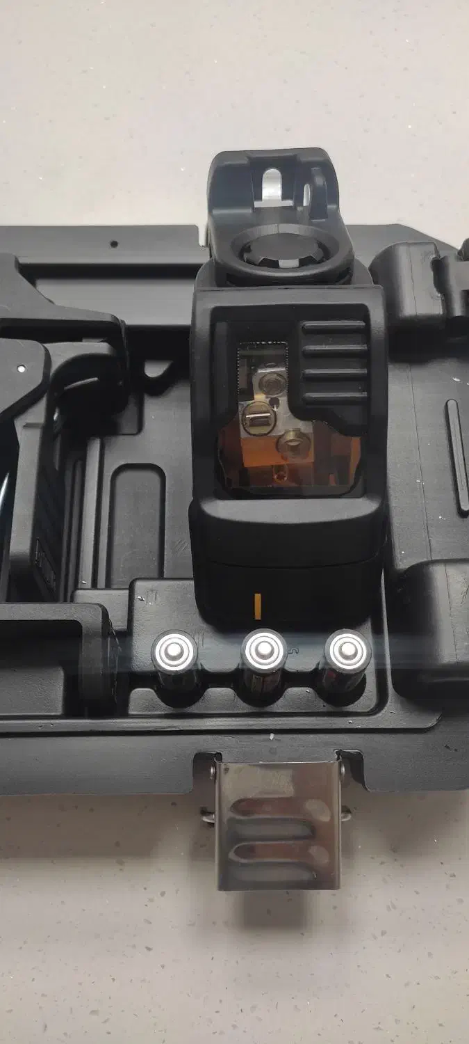 تراز لیزری دیوالت اکبند نور قرمز اصلی نو|ابزارآلات|تهران, دانشگاه شریف|دیوار