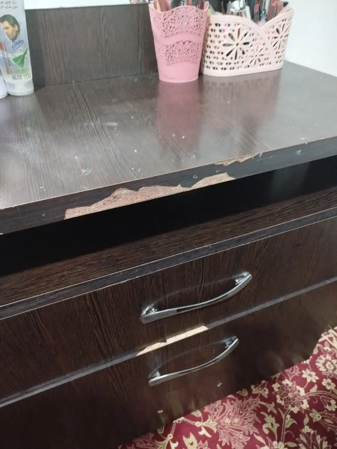 یک تخت خواب ،دوتا پاتختی،یک میز آرایش|تخت و سرویس خواب|سیلوانه, |دیوار