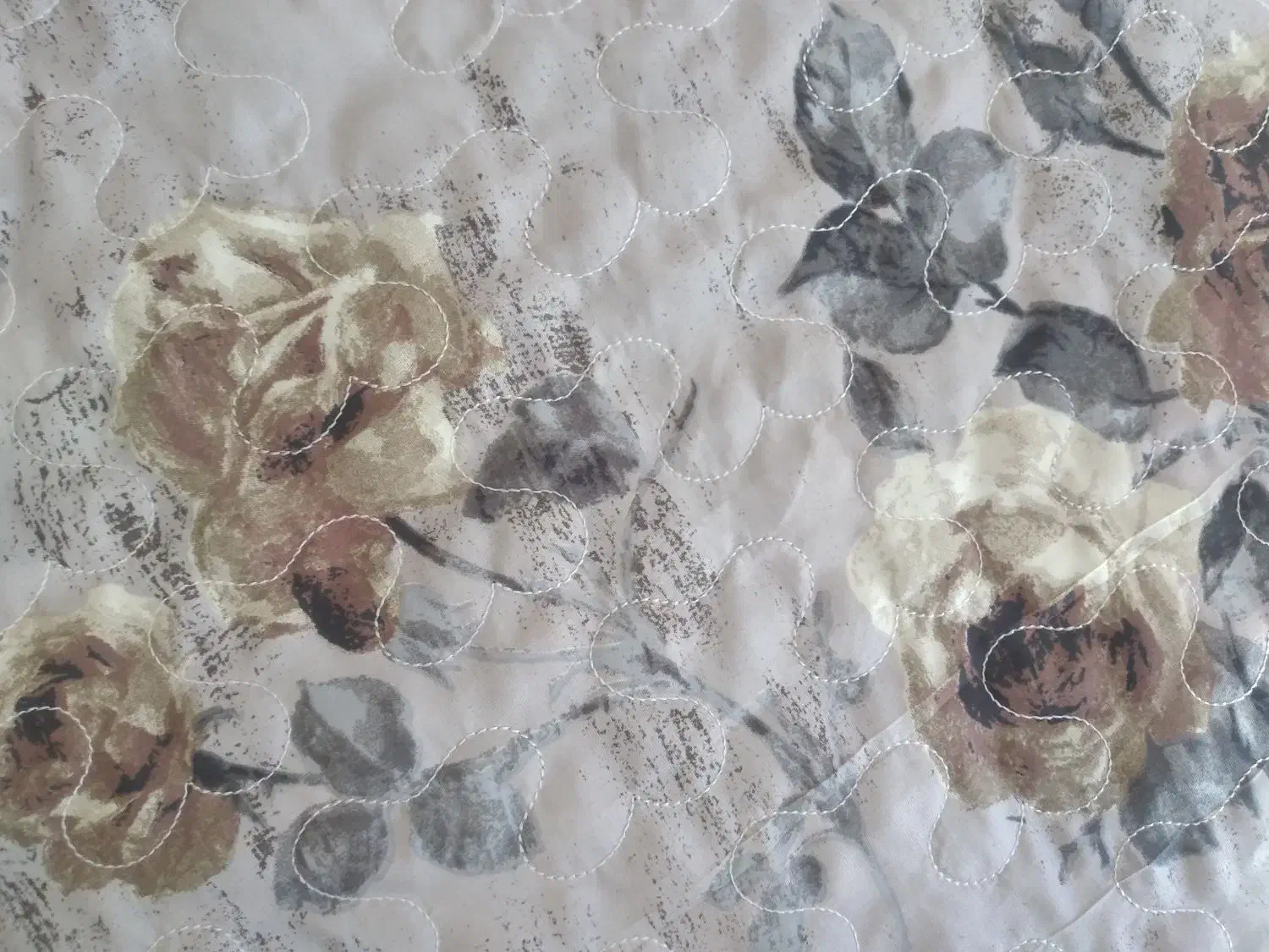 روبالشی|رختخواب، بالش، پتو|لالجین, |دیوار