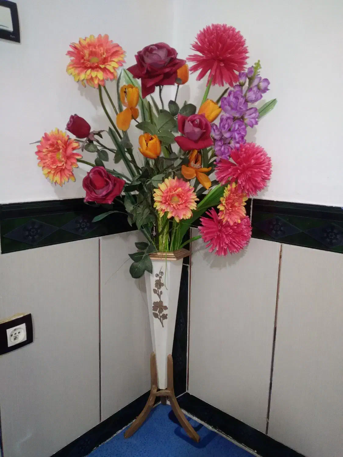 گل و گلدان حد نو ۷۰۰۰۰۰ هزار|گل مصنوعی|نهاوند, |دیوار