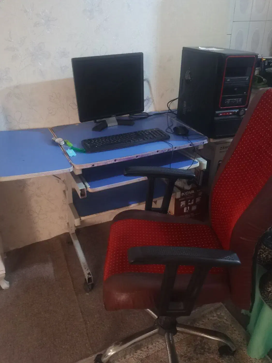 کامپیوتر با میزو صندلی گردون|رایانه رومیزی|ارومیه, |دیوار