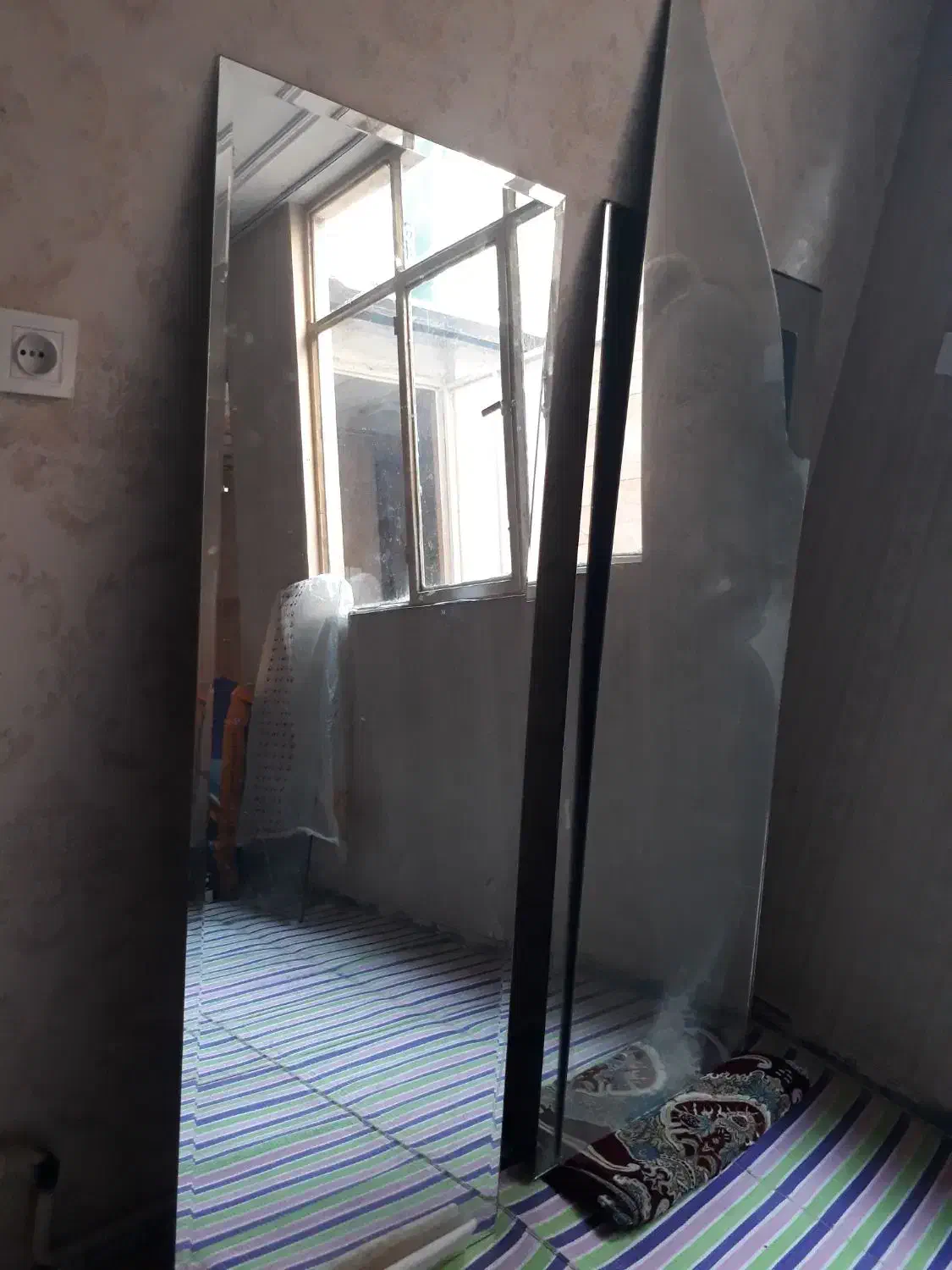 آینه قدی|آینه|ری, دیلمان|دیوار