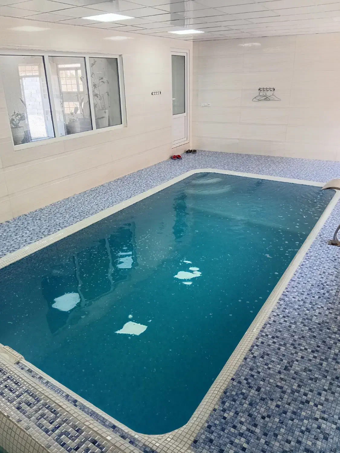 اجاره روزانه ویلا استخردارآبشورک سرپوشیده آبگرم|اجارهٔ کوتاه‌مدت ویلا و باغ|بندرعباس, |دیوار