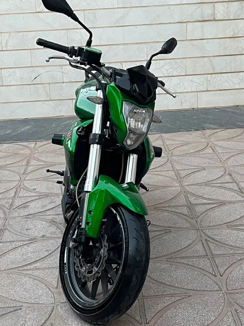 بنلی 300|موتورسیکلت|اندیشه, اندیشه فاز ۳|دیوار