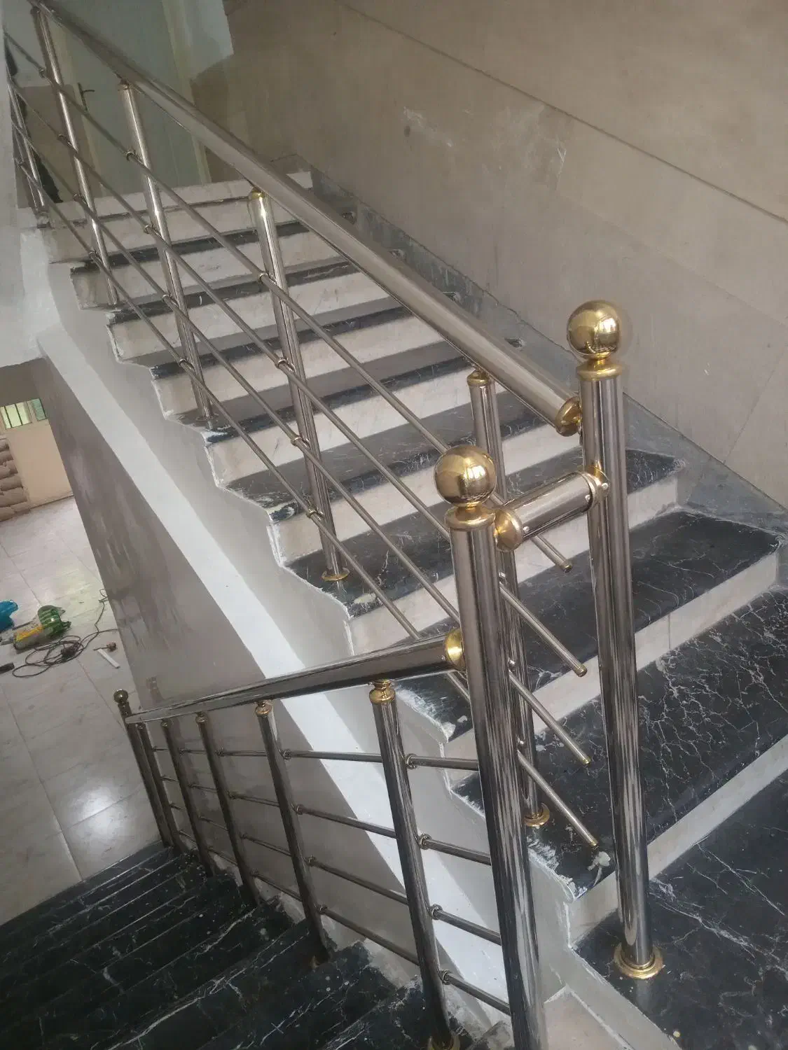 نرده استیل و پله آماده|خدمات پیشه و مهارت|کرمانشاه, |دیوار