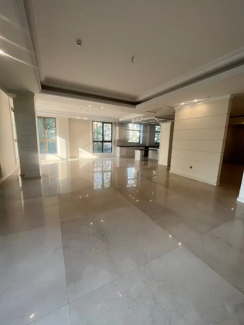 پاسداران*۲۷۵متر،ویلایی،یک از دو،بینظیر۴خواب