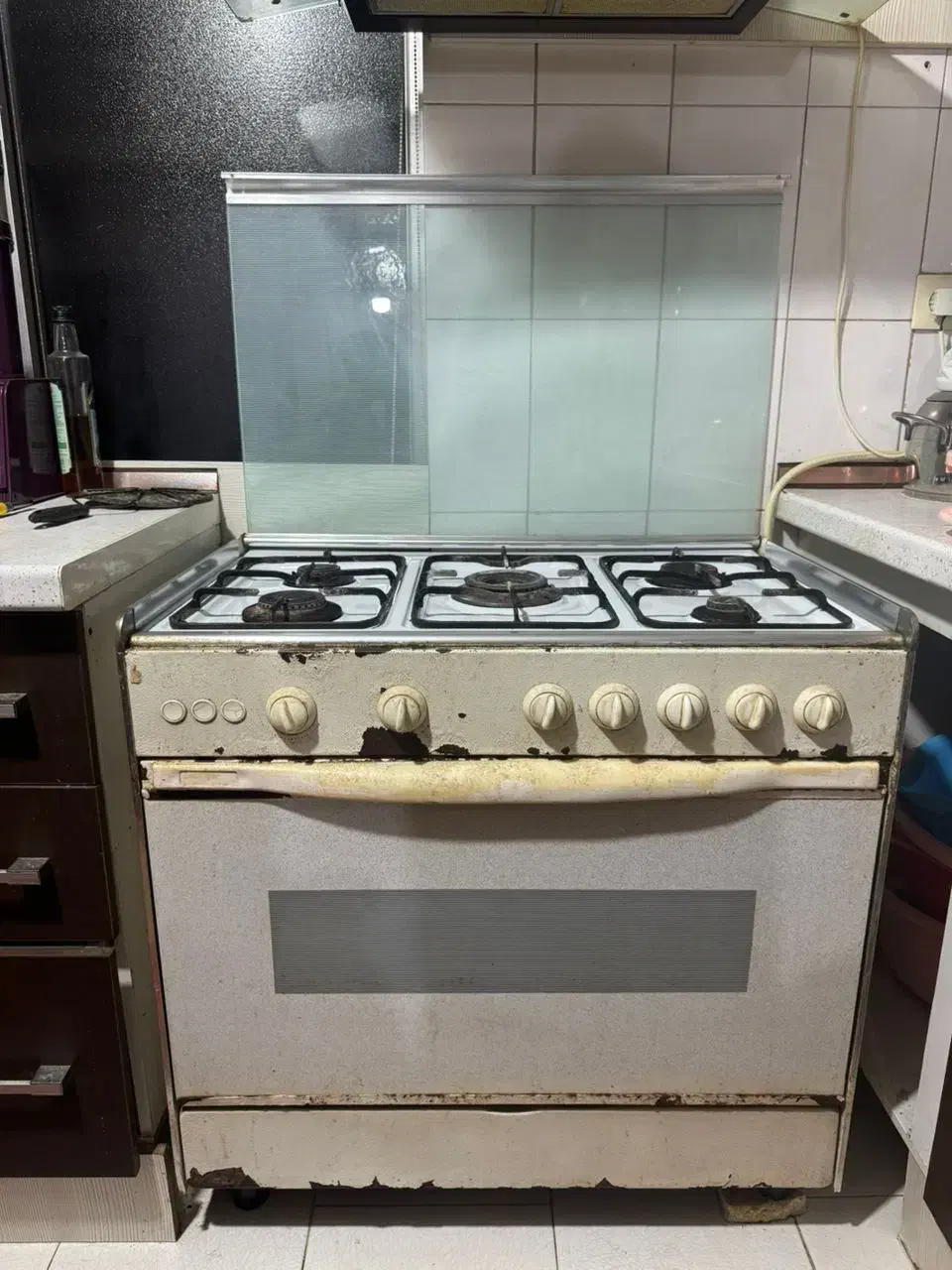 تلویزیون و یک عدد گاز اشپزخانه|تلویزیون و پروژکتور|بهشهر, |دیوار