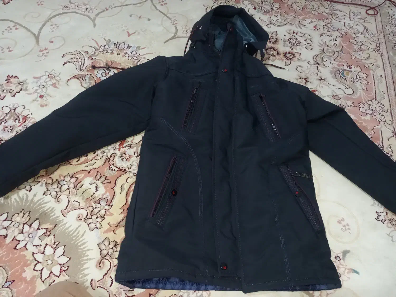 کاپشن نو نو|لباس|رشت, حومه رشت|دیوار