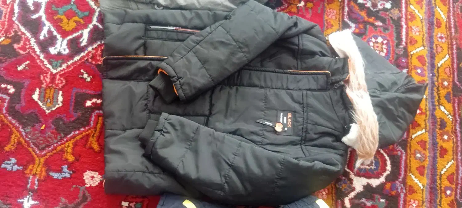 کاپشن|لباس|اهر, |دیوار