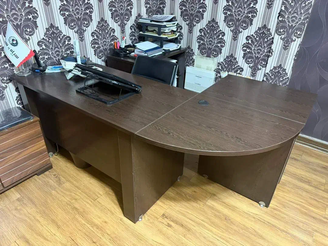 میز کامل اداری|دفتر کار|تهران, فلسطین (میدان انقلاب)|دیوار