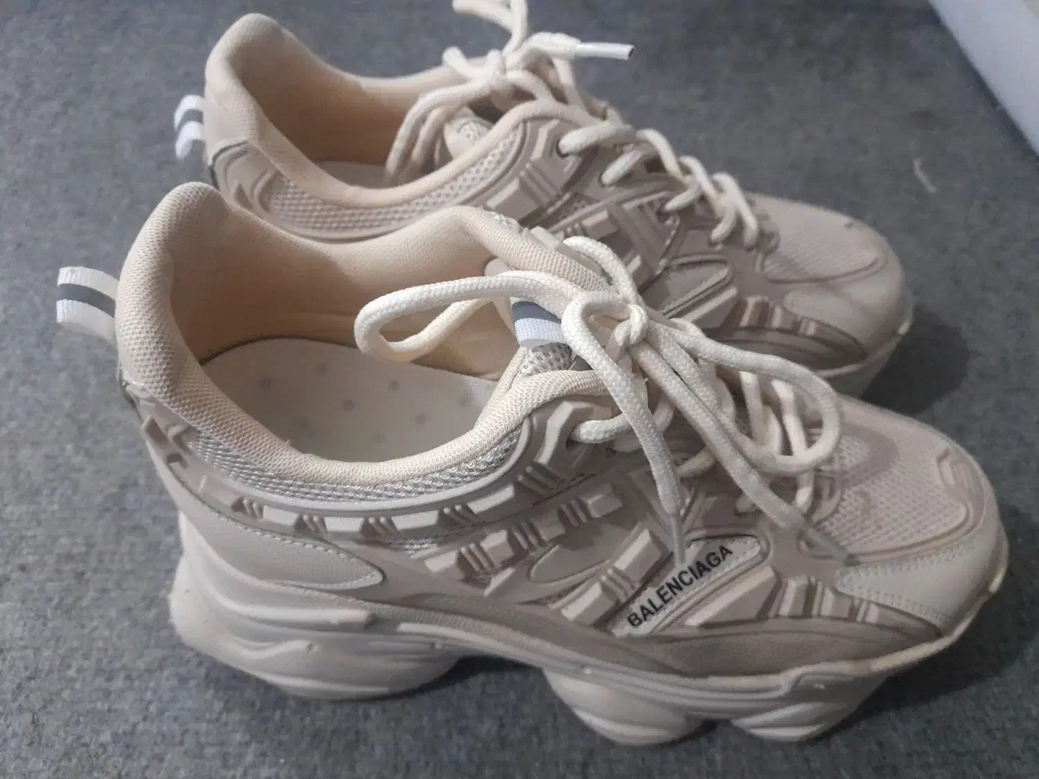 کفش بالانسیاگا|کیف، کفش، کمربند|شیراز, دانشگاه شیراز|دیوار