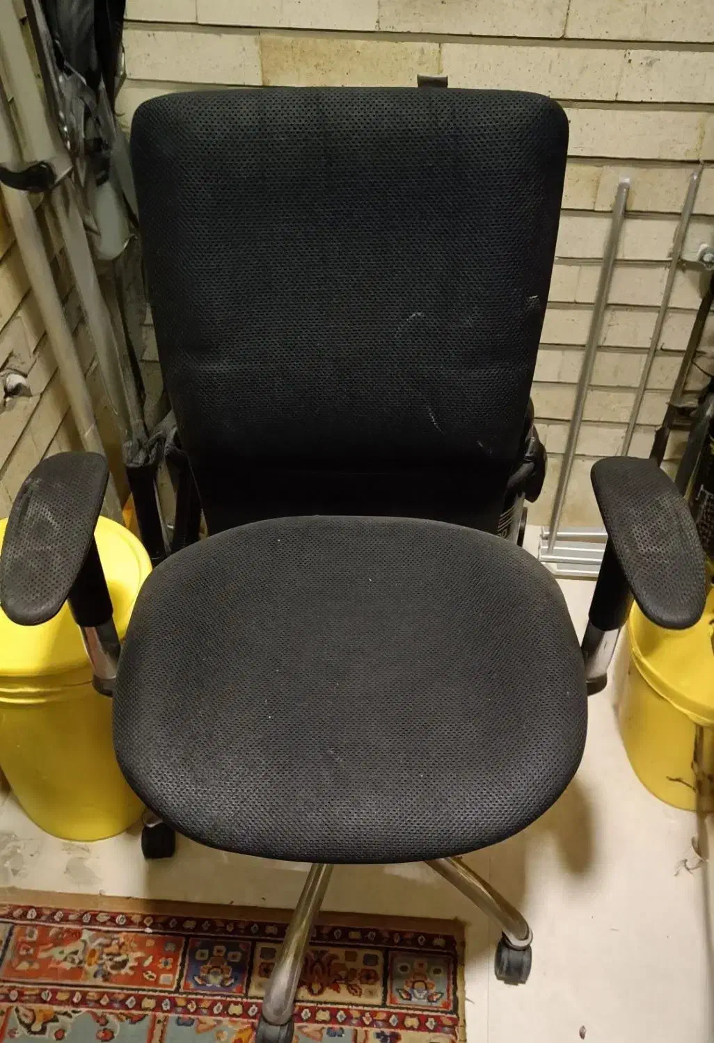 صندلی گردان و میز چوبی سالم|میز تحریر و کامپیوتر|اصفهان, سروستان|دیوار