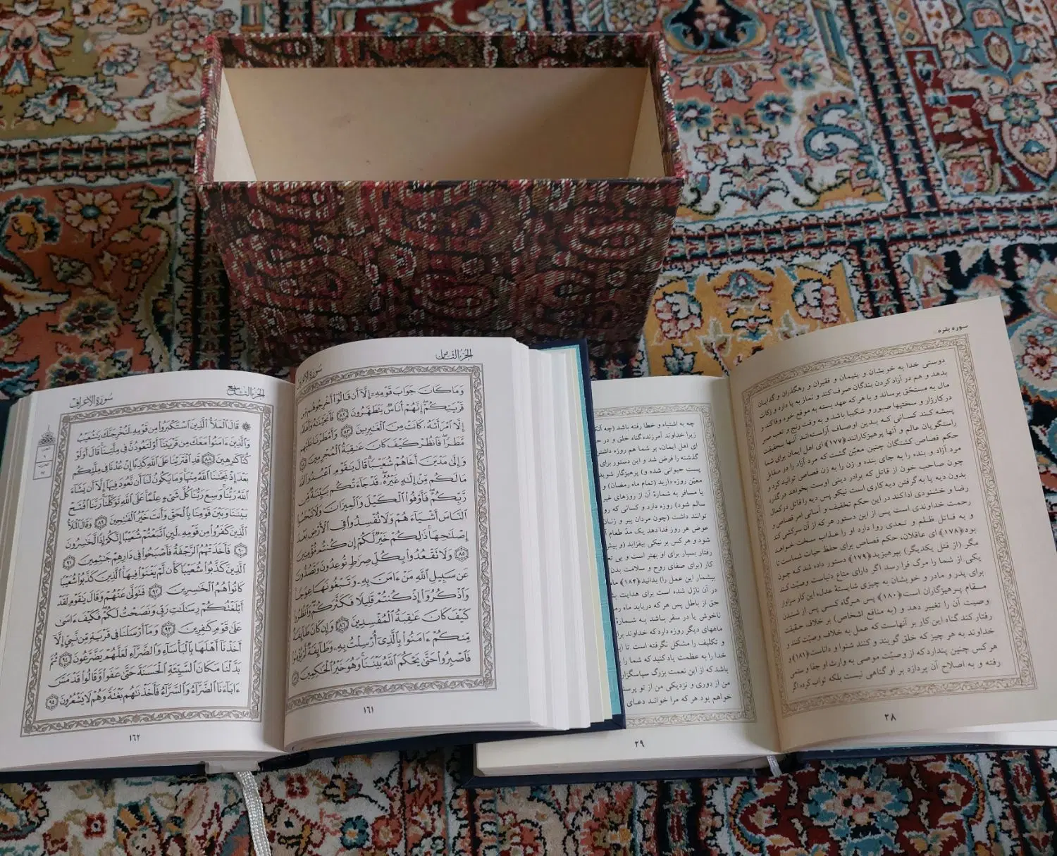 دو جلد قرآن . یک جلد عربی و یک جلد ترجمه فارس|کتاب و مجله مذهبی|تهران, خرمشهر|دیوار