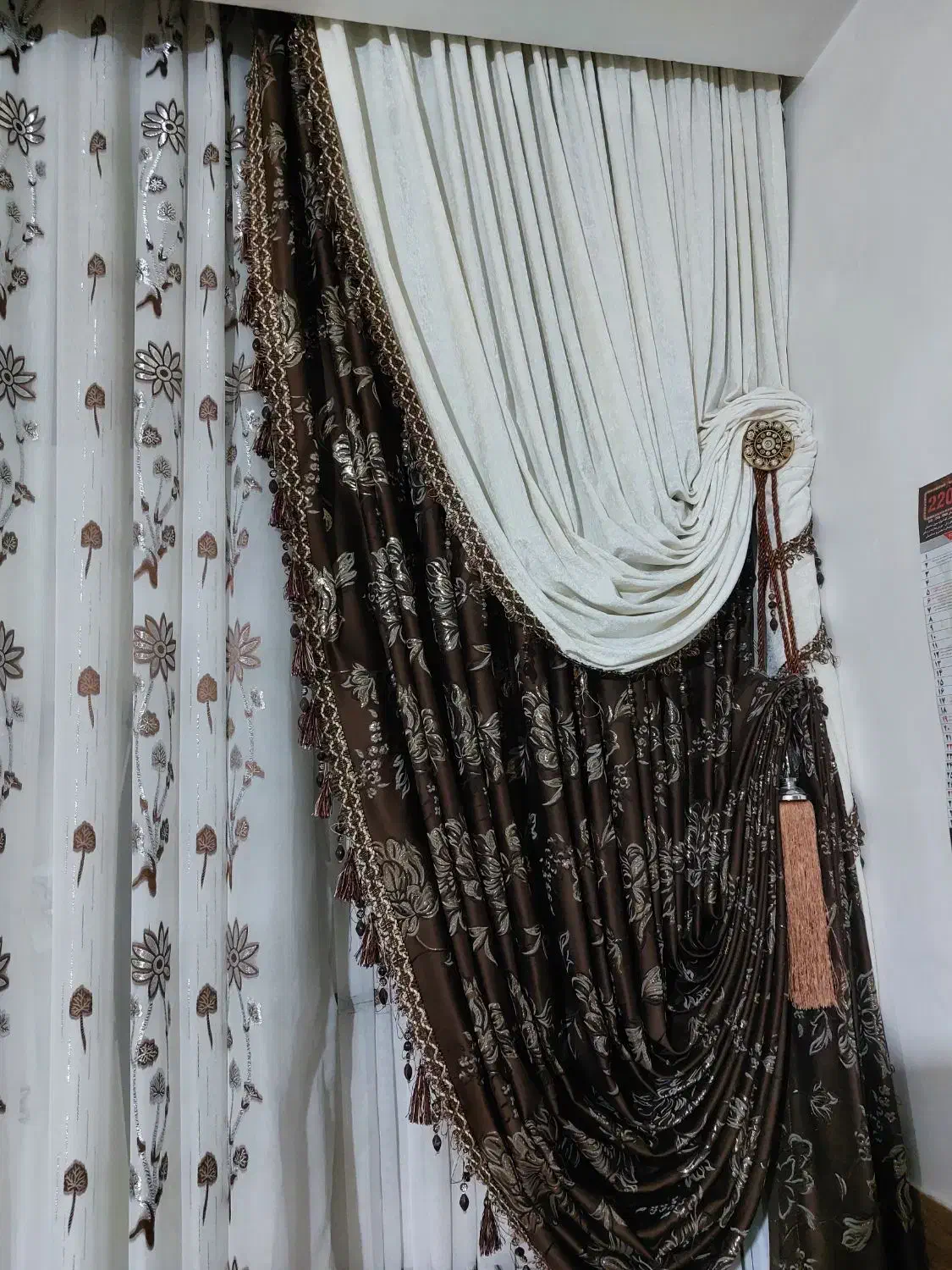 پرده پذیرایی کاملا سالم ونو قیمت ۳،۵۰۰ میلیون|پرده، رانر، رومیزی|محمدیه-قزوین, |دیوار