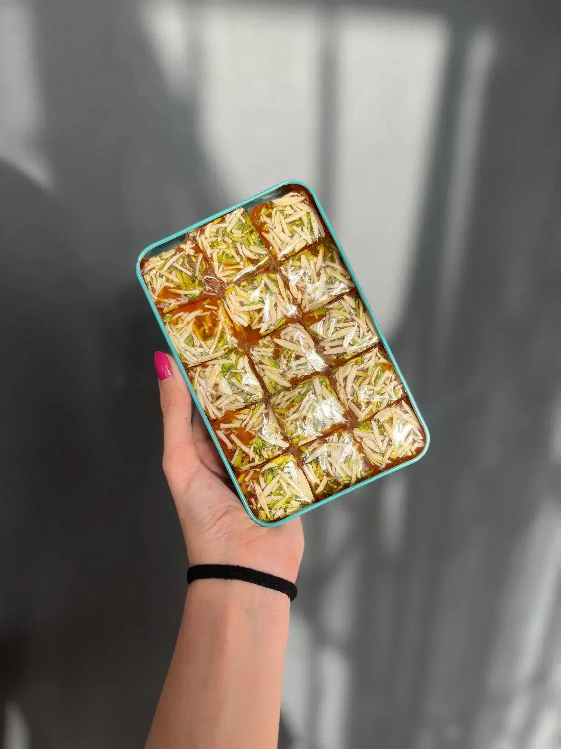 حلوا مسقطی|خوردنی و آشامیدنی|شیراز, بازار|دیوار