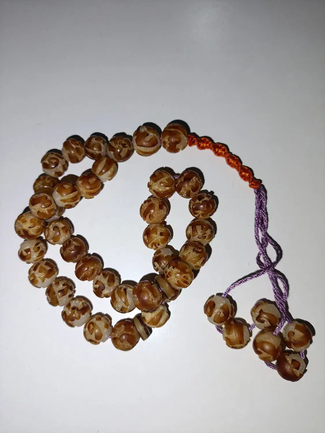 تسبیح|کلکسیون اشیاء عتیقه|بجنورد, |دیوار