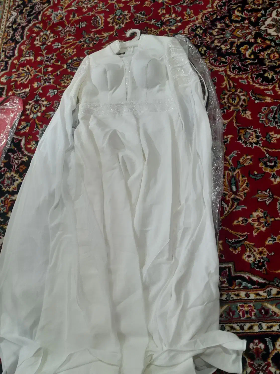 لباس عروس و کت وشلوار سفید|لباس|آران و بیدگل, |دیوار