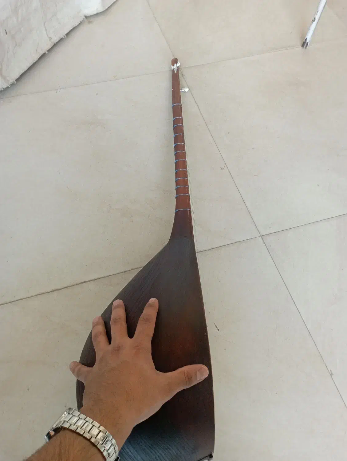 دوتار کاسه بزرگ حرفه ای|سازهای سنتی|شیروان (خراسان), |دیوار