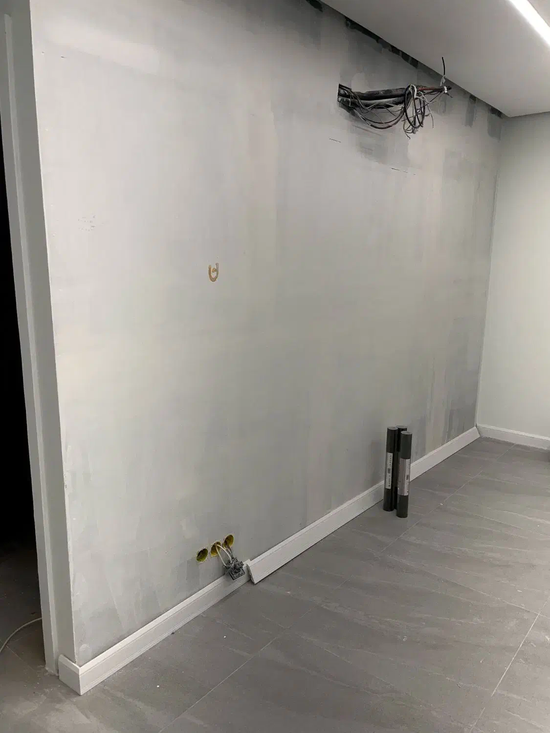 نصب موکت،پرده،کاغذدیواری،کفپوش،تاتامی برچسب و مش|خدمات پیشه و مهارت|شیراز, فرگاز|دیوار